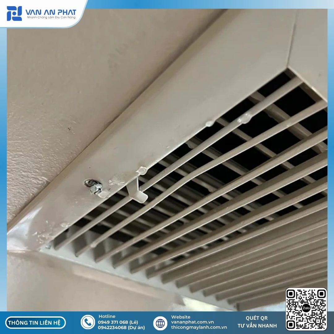 máy lạnh âm trần rò rỉ nước