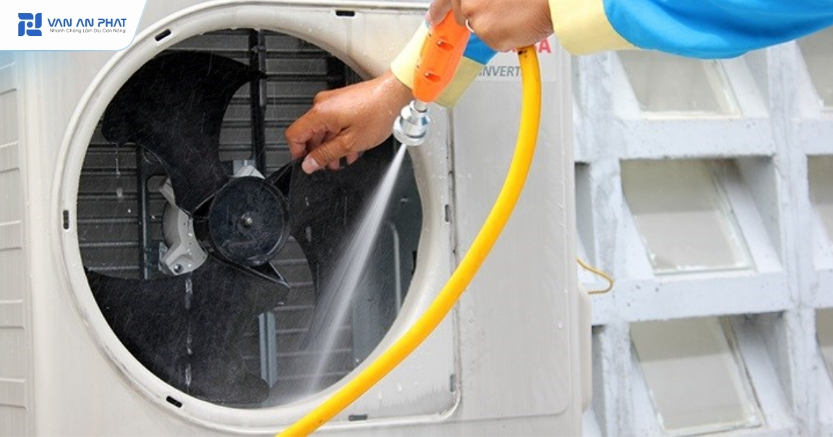 tại sao máy lạnh chảy nước