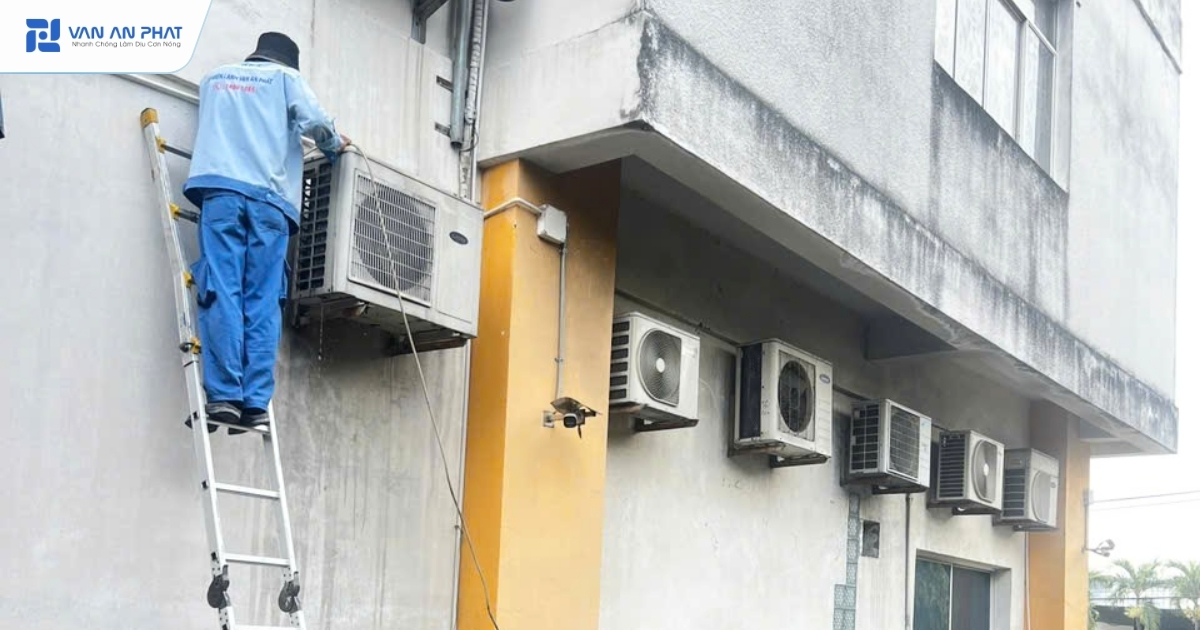 vệ sinh cục nóng máy lạnh định kỳ 